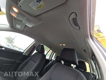 2014 Volkswagen Tiguan S – miniatura 11