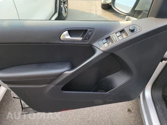 2014 Volkswagen Tiguan SE - miniatura 9