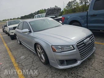 2015 Audi S8 - miniatura 3