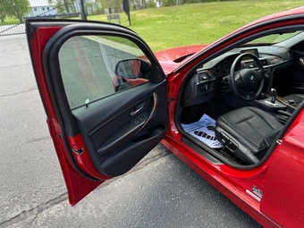2015 BMW 3 Series Sedan 320i - miniatura 9
