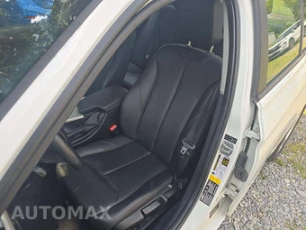 2015 BMW 3 Series Sedan 320i xDrive - miniatura 3