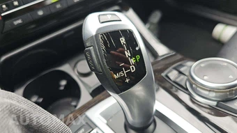 2015 BMW 5 Series Sedan 528i - miniatura 40