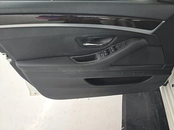 2015 BMW 5 Series Sedan 528i - miniatura 9