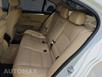 2015 BMW 5 Series Sedan 528i - miniatura 13