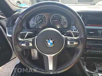 2015 BMW 5 Series Sedan 550i - miniatura 10