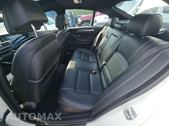 2015 BMW 5 Series Sedan 550i - miniatura 13