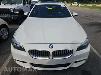 2015 BMW 5 Series Sedan 550i - miniatura 2