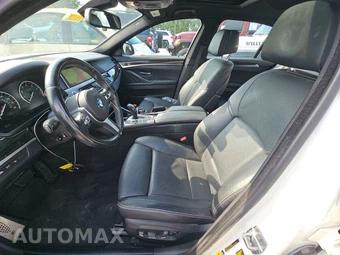 2015 BMW 5 Series Sedan 550i - miniatura 7