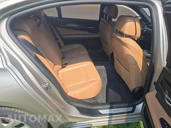 2015 BMW 7 Series Sedan 750Li - miniatura 16