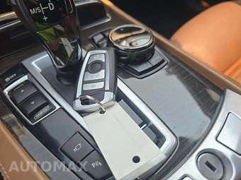 2015 BMW 7 Series Sedan 750Li - miniatura 8