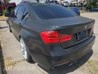 2015 BMW M3 Sedan - miniatura 2