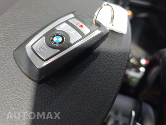 2015 BMW M3 Sedan - miniatura 8