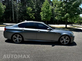 2015 BMW M5 Sedan - miniatura 11