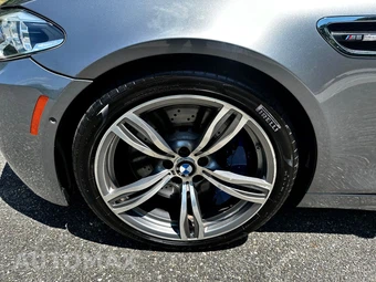 2015 BMW M5 Sedan - miniatura 18