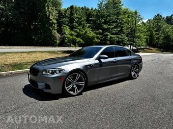 2015 BMW M5 Sedan - miniatura 2