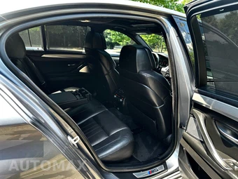 2015 BMW M5 Sedan - miniatura 25