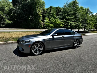 2015 BMW M5 Sedan - miniatura 3