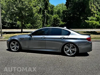 2015 BMW M5 Sedan - miniatura 5