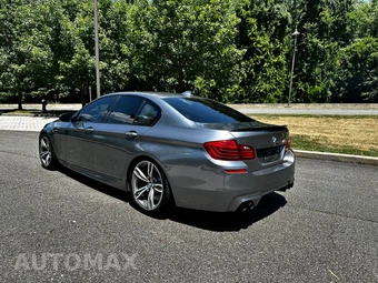 2015 BMW M5 Sedan - miniatura 6