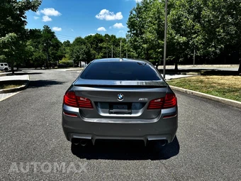2015 BMW M5 Sedan - miniatura 7