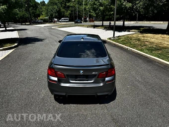 2015 BMW M5 Sedan - miniatura 8