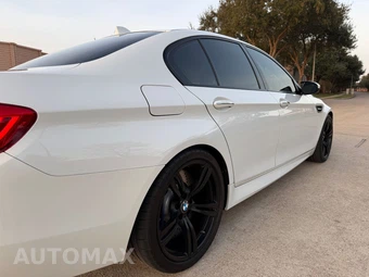 2015 BMW M5 Sedan - miniatura 10