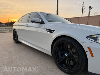 2015 BMW M5 Sedan - miniatura 11