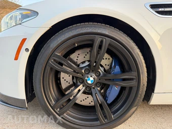 2015 BMW M5 Sedan - miniatura 13