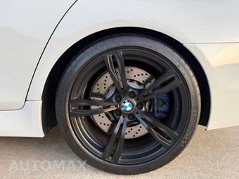 2015 BMW M5 Sedan - miniatura 14