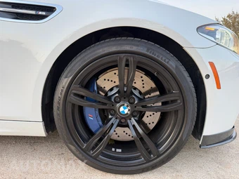 2015 BMW M5 Sedan - miniatura 16