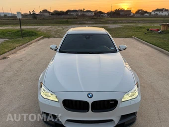 2015 BMW M5 Sedan - miniatura 19