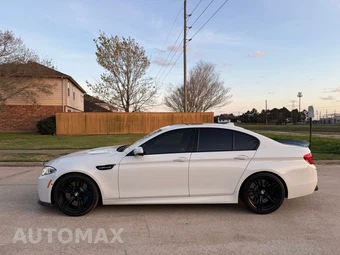 2015 BMW M5 Sedan - miniatura 2