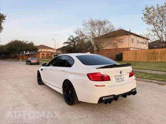 2015 BMW M5 Sedan - miniatura 3