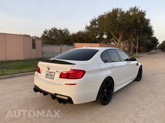 2015 BMW M5 Sedan - miniatura 4