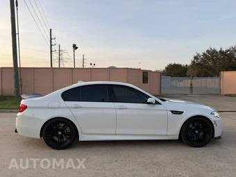 2015 BMW M5 Sedan - miniatura 5