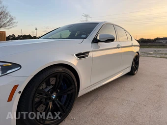 2015 BMW M5 Sedan - miniatura 8