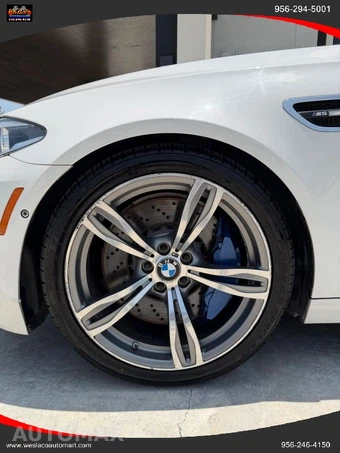 2015 BMW M5 Sedan - miniatura 30