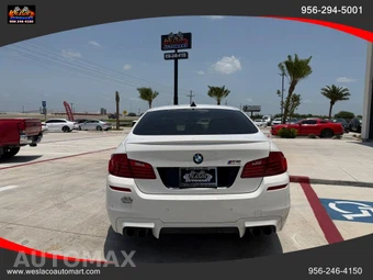 2015 BMW M5 Sedan - miniatura 4
