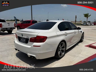 2015 BMW M5 Sedan - miniatura 7