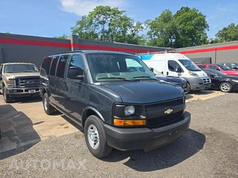 2015 Chevrolet Express 2500 Passenger Van LS 1LS 135.0" WB - miniatura 4