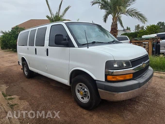2015 Chevrolet Express 2500 Passenger Van LT 1LT 135.0" WB - miniatura 11