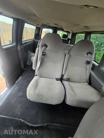 2015 Chevrolet Express 2500 Passenger Van LT 1LT 135.0" WB - miniatura 12