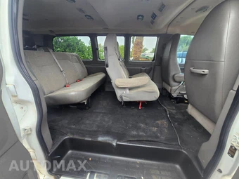 2015 Chevrolet Express 2500 Passenger Van LT 1LT 135.0" WB - miniatura 13