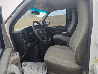 2015 Chevrolet Express 2500 Passenger Van LT 1LT 135.0" WB - miniatura 17