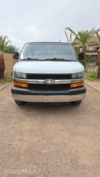 2015 Chevrolet Express 2500 Passenger Van LT 1LT 135.0" WB - miniatura 2