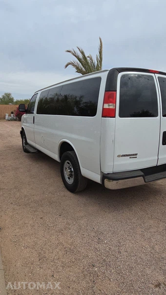 2015 Chevrolet Express 2500 Passenger Van LT 1LT 135.0" WB - miniatura 3
