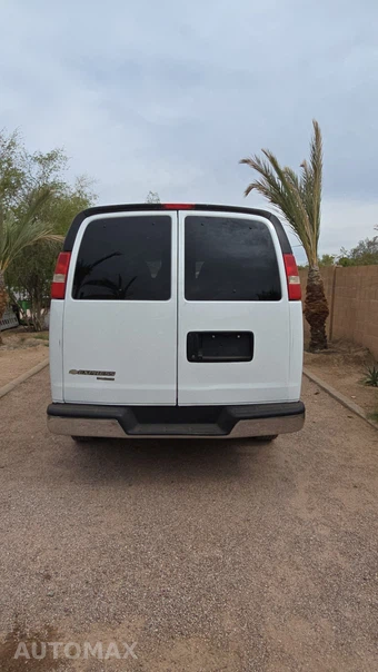 2015 Chevrolet Express 2500 Passenger Van LT 1LT 135.0" WB - miniatura 4