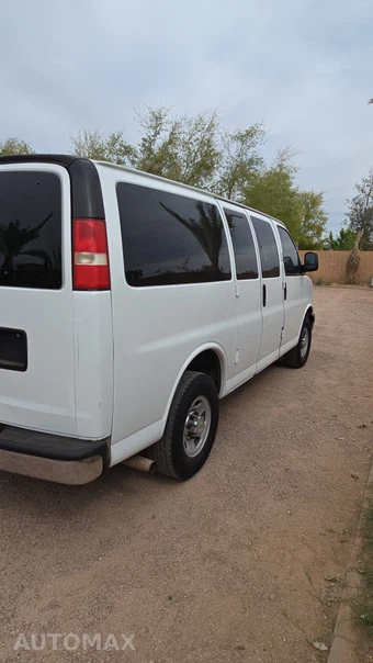2015 Chevrolet Express 2500 Passenger Van LT 1LT 135.0" WB - miniatura 5
