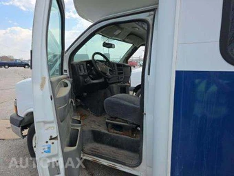 2015 Chevrolet Express 3500 Cutaway 1WT DRW - miniatura 6