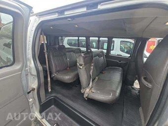 2015 Chevrolet Express 3500 Passenger Van LS 1LS 155.0" WB - miniatura 17